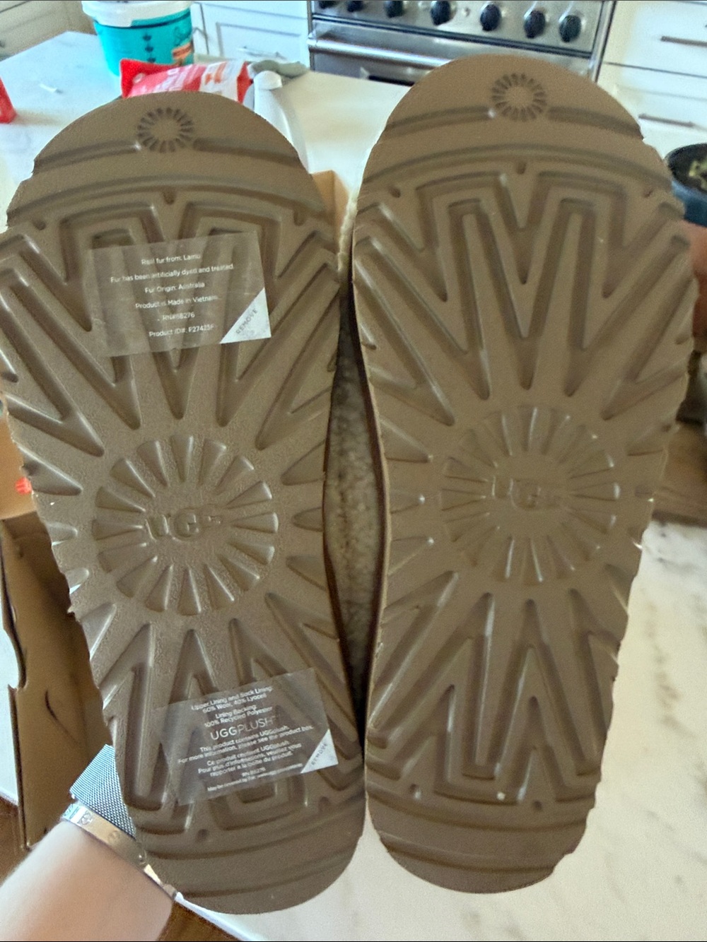 UGG Tasman Maxi Curly Size 9 NWT - Picture 4 of 6